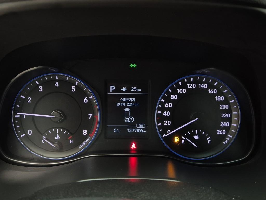 HYUNDAI Kona - Vista 6