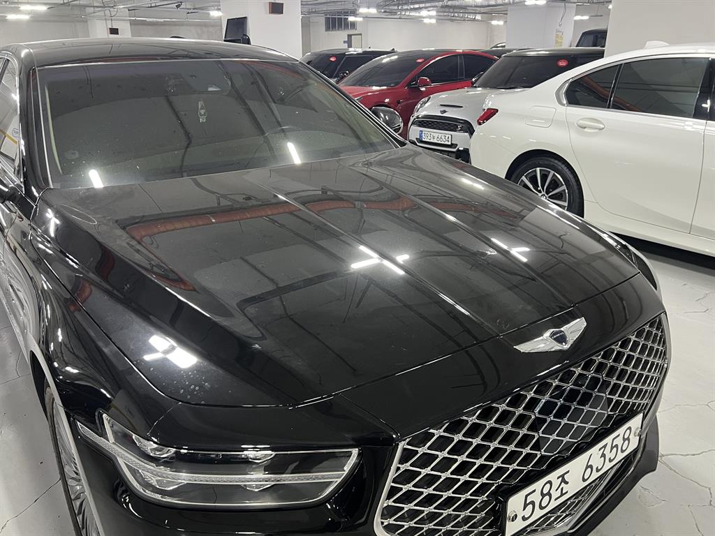 Genesis G90 - Vista 8