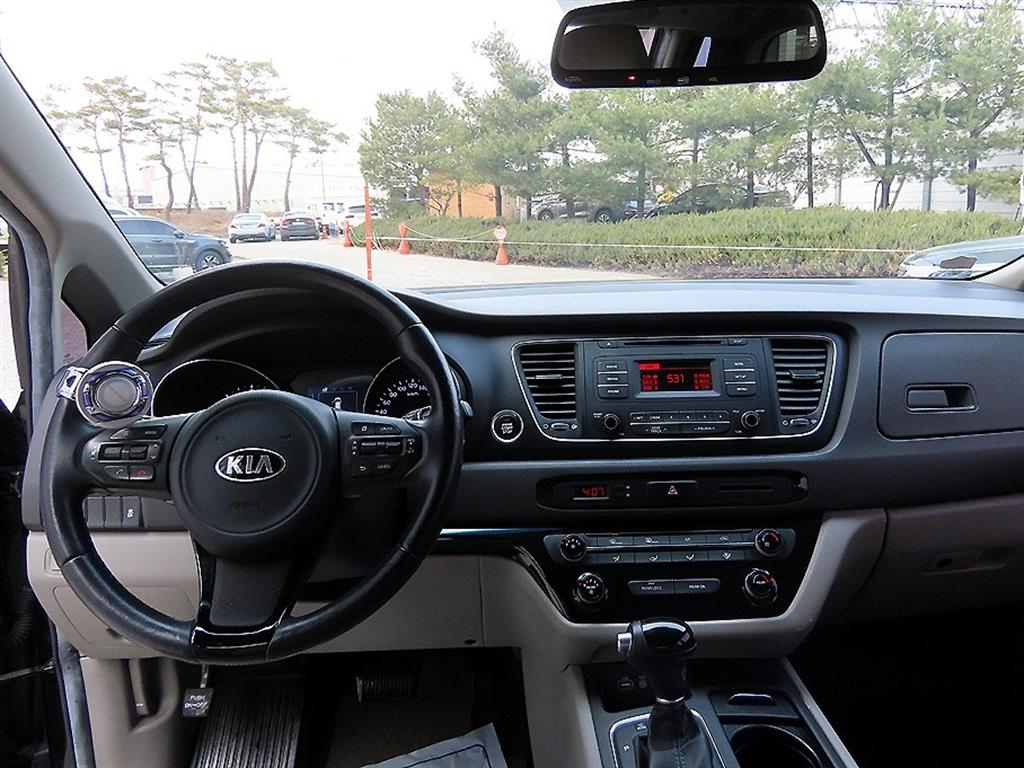KIA Carnival - Vista 8