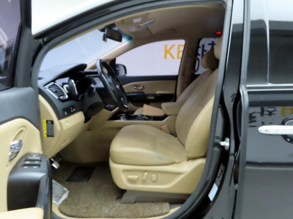KIA Carnival - Vista 11