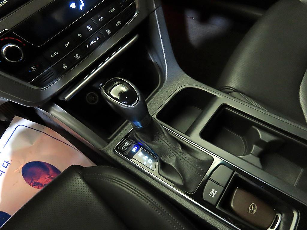 HYUNDAI Sonata - Vista 12