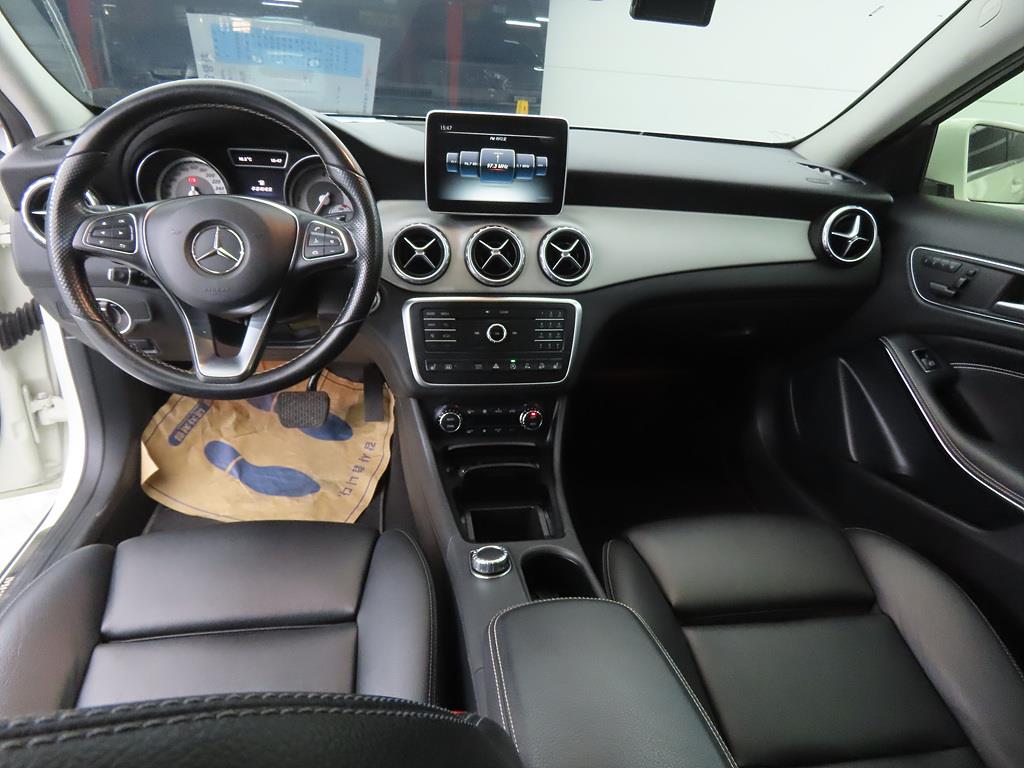 Mercedes Benz GLA Class - Vista 7