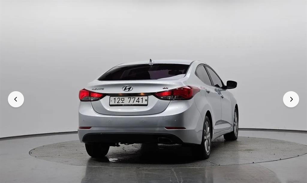 HYUNDAI Avante - Vista 4