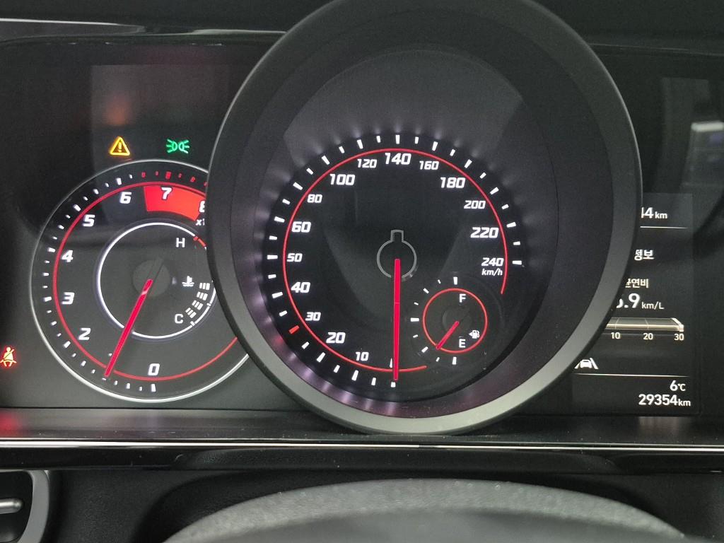 HYUNDAI Avante - Vista 7