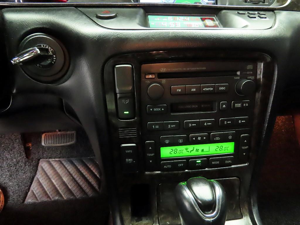 HYUNDAI Equus - Vista 10