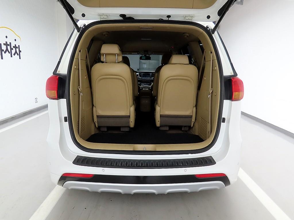 KIA Carnival - Vista 5