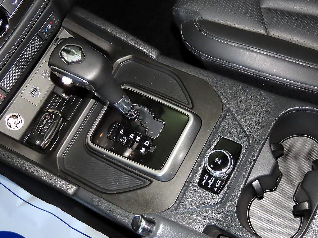 Ssangyong Rexton - Vista 12