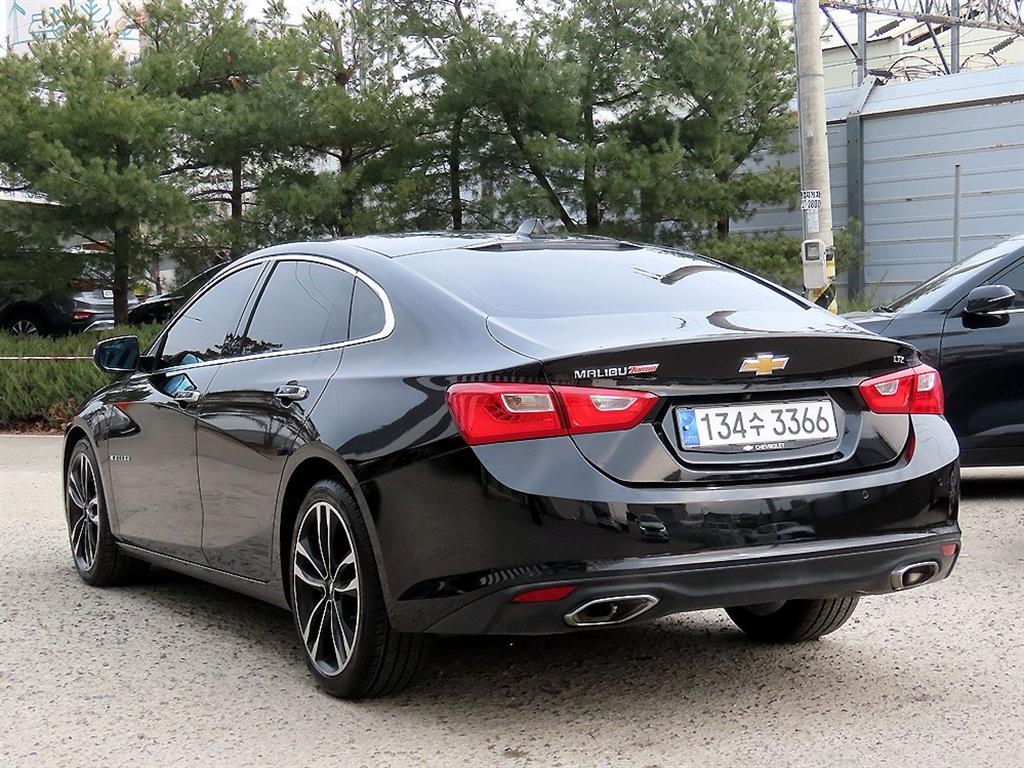 Chevrolet Malibu - Vista 3