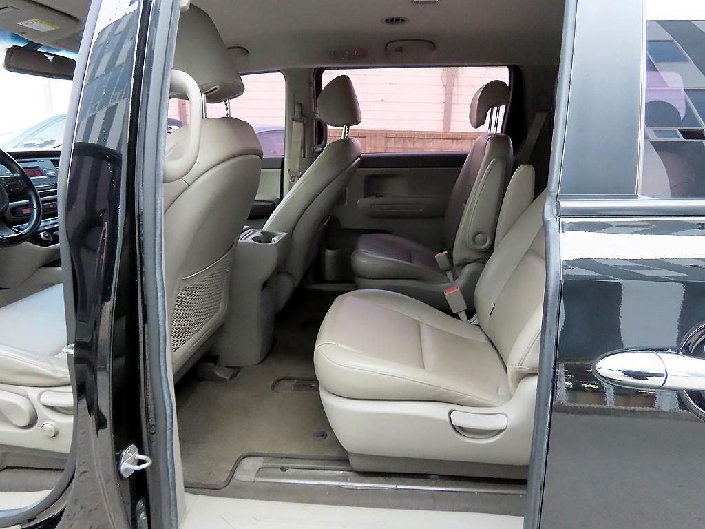 KIA Carnival - Vista 6
