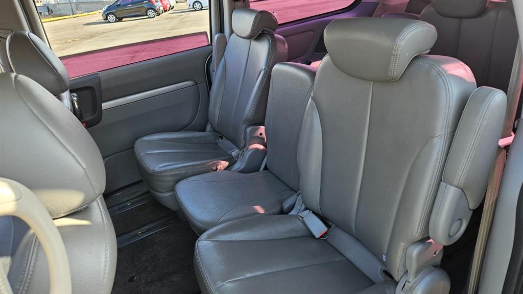 KIA Carnival - Vista 12