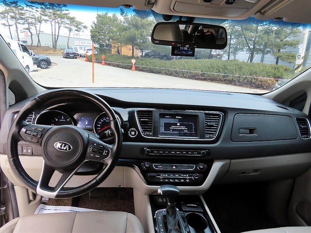 KIA Carnival - Vista 8