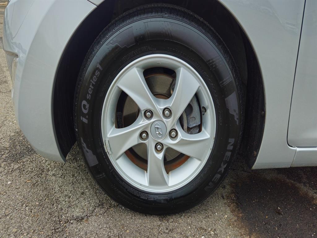 HYUNDAI Avante - Vista 5