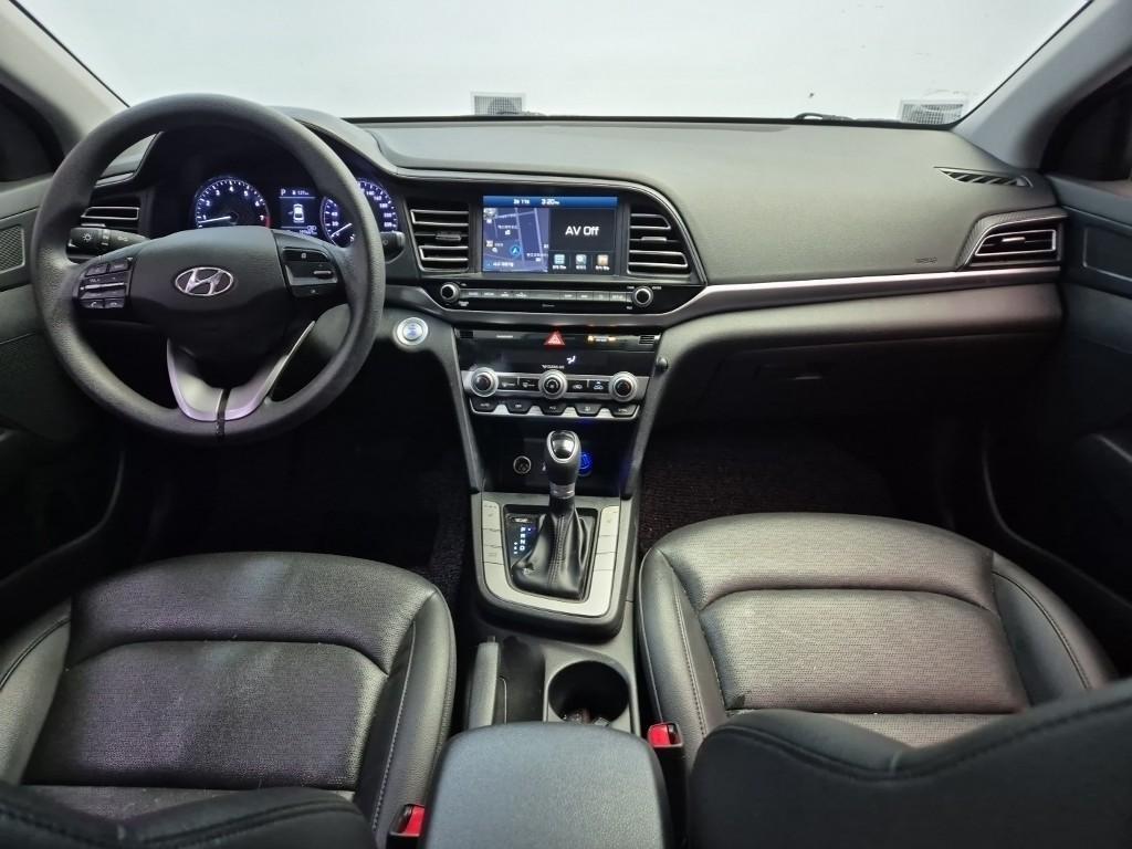 HYUNDAI Avante - Vista 7