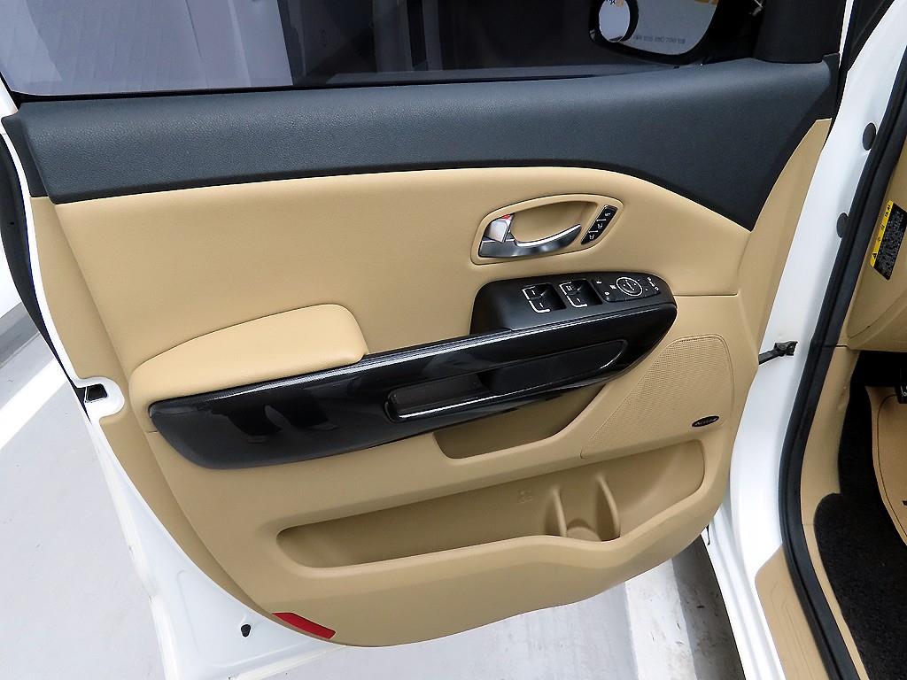 KIA Carnival - Vista 11