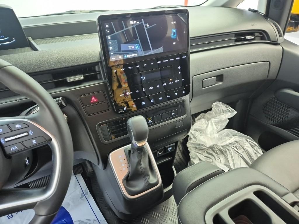 HYUNDAI Staria - Vista 8