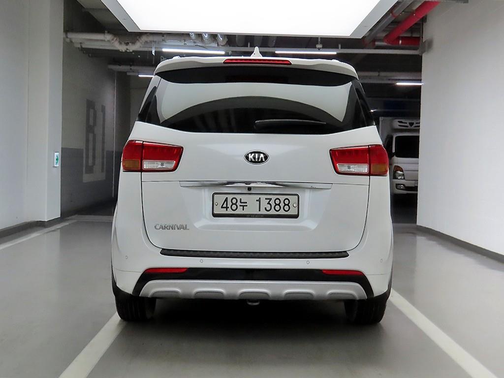 KIA Carnival - Vista 3