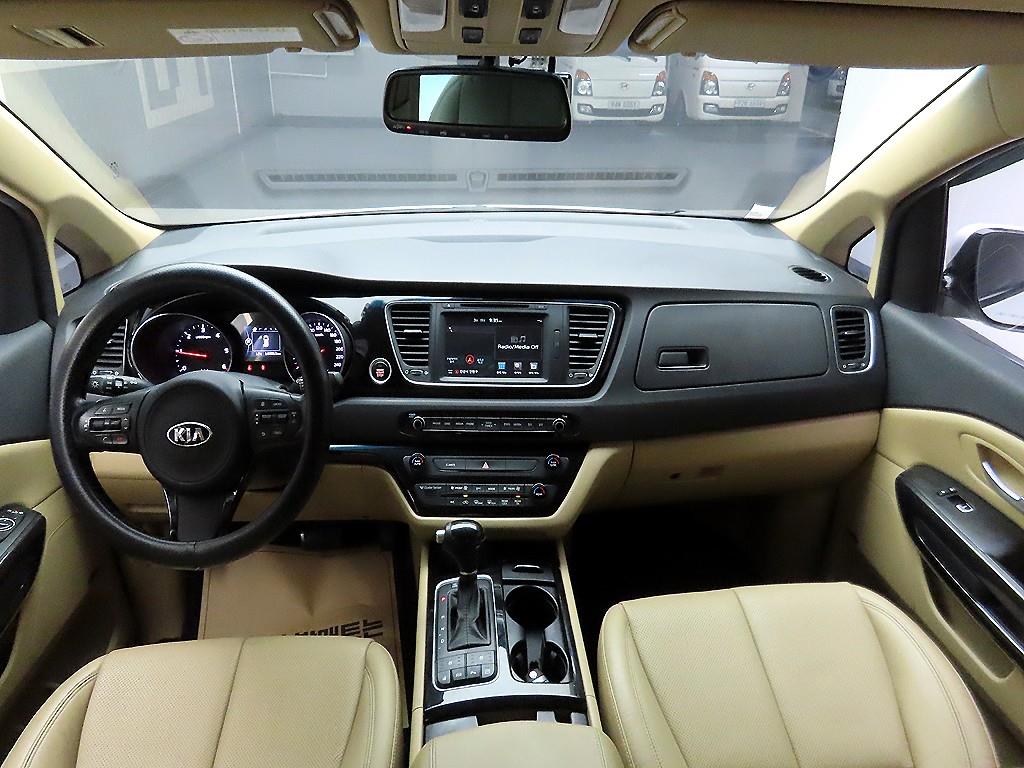 KIA Carnival - Vista 8