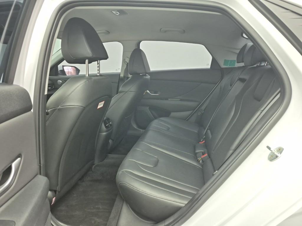 HYUNDAI Avante - Vista 12