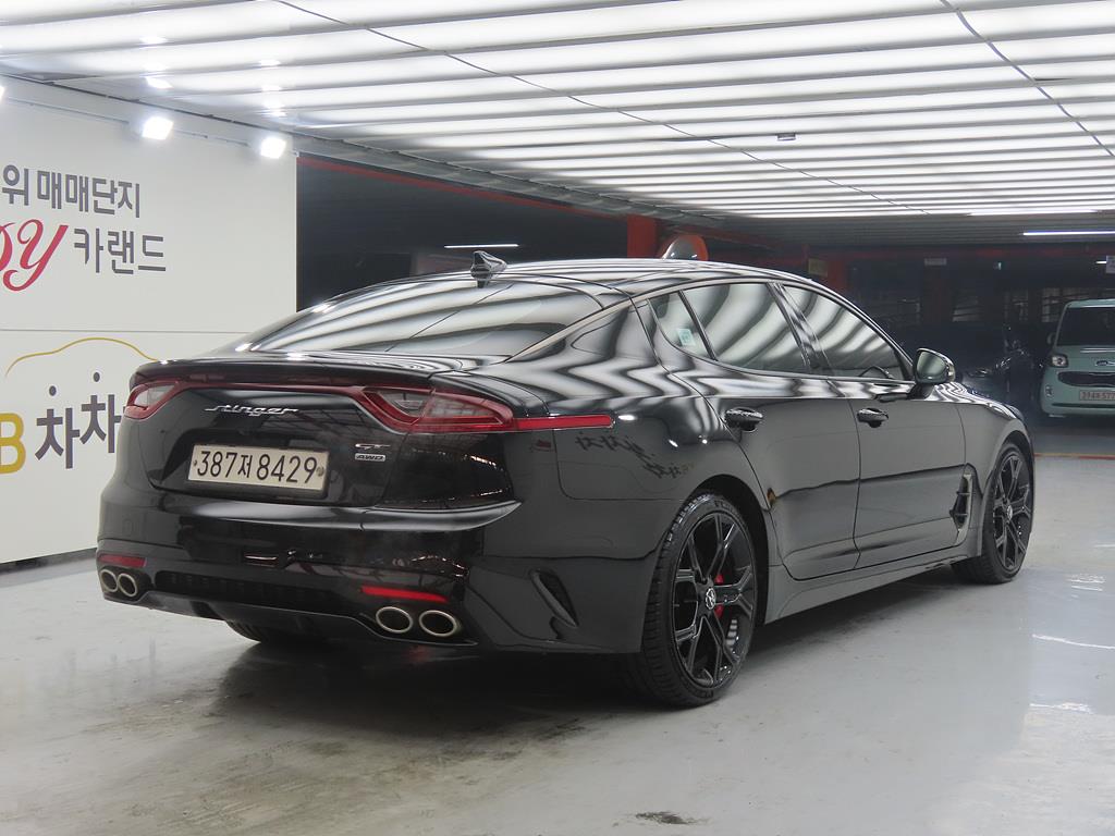 KIA Stinger - Vista 4