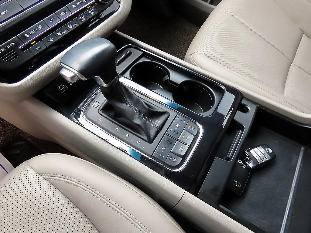 KIA Carnival - Vista 11