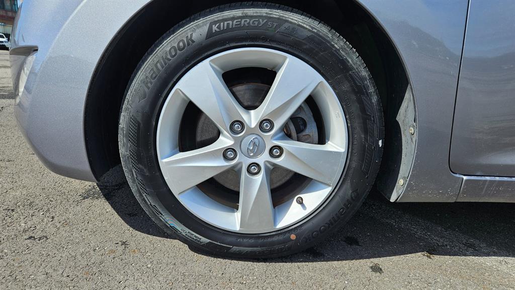 HYUNDAI Avante - Vista 5