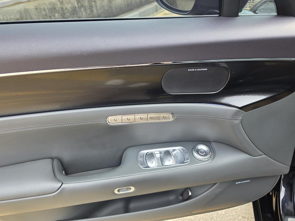 Genesis G90 - Vista 10