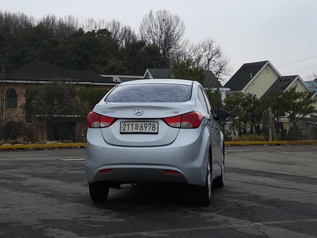 HYUNDAI Avante - Vista 4