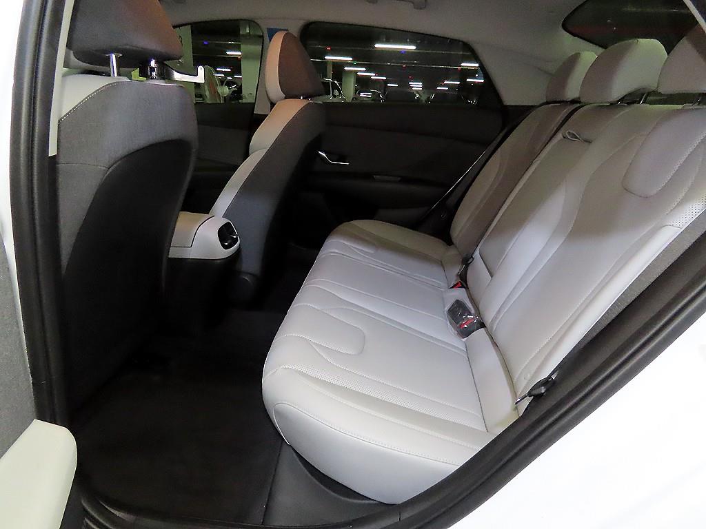 HYUNDAI Avante - Vista 7