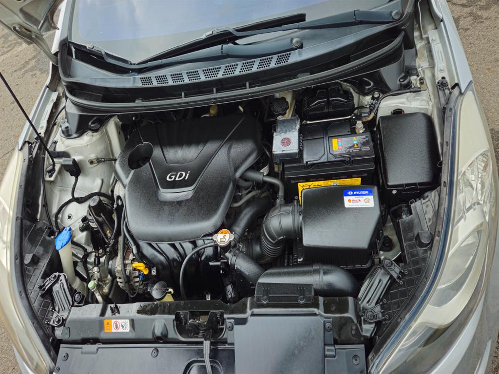 HYUNDAI Avante - Vista 6