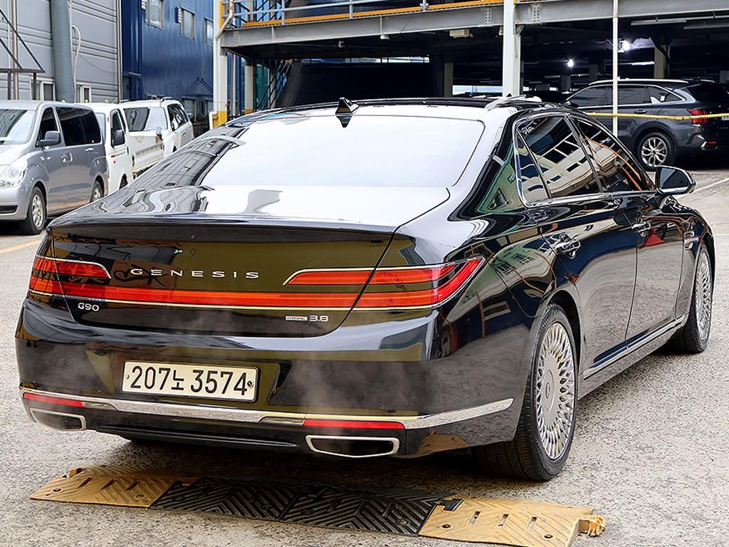 Genesis G90 - Vista 7