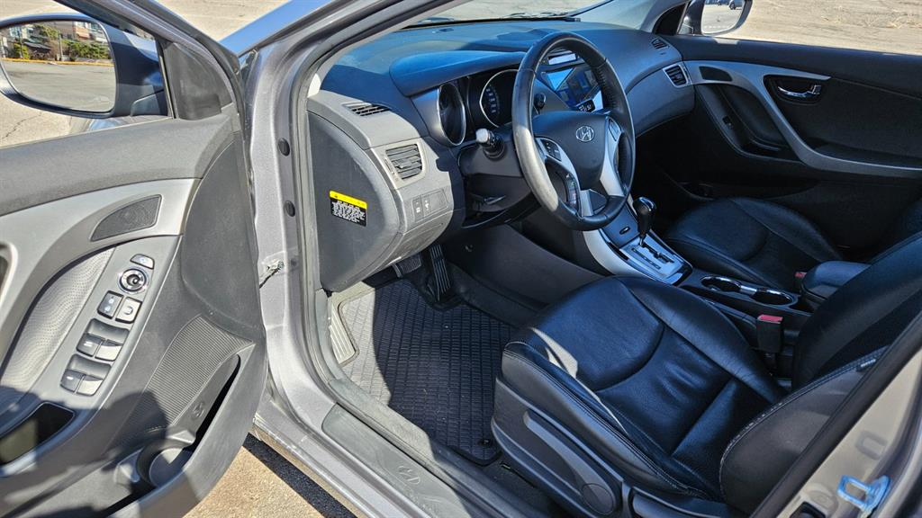 HYUNDAI Avante - Vista 10