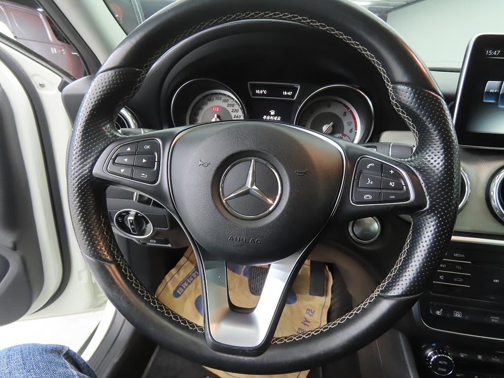 Mercedes Benz GLA Class - Vista 8