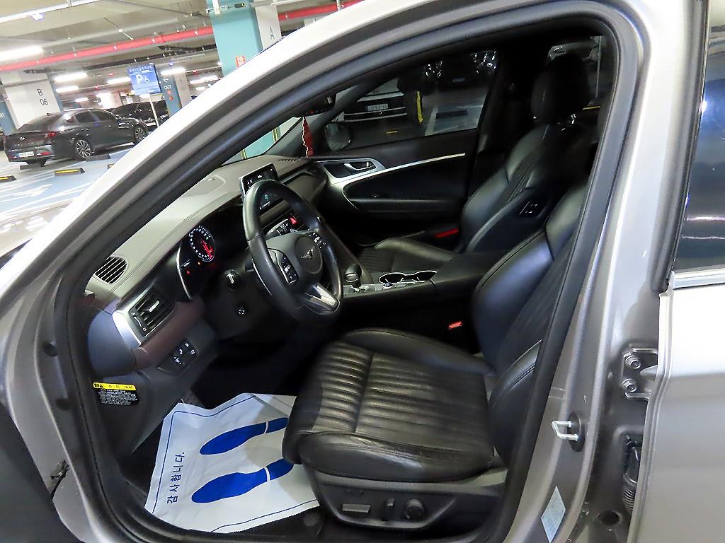 Genesis G70 - Vista 6