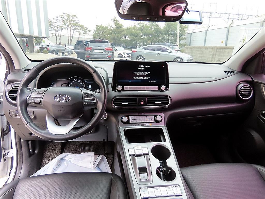 HYUNDAI Kona - Vista 7