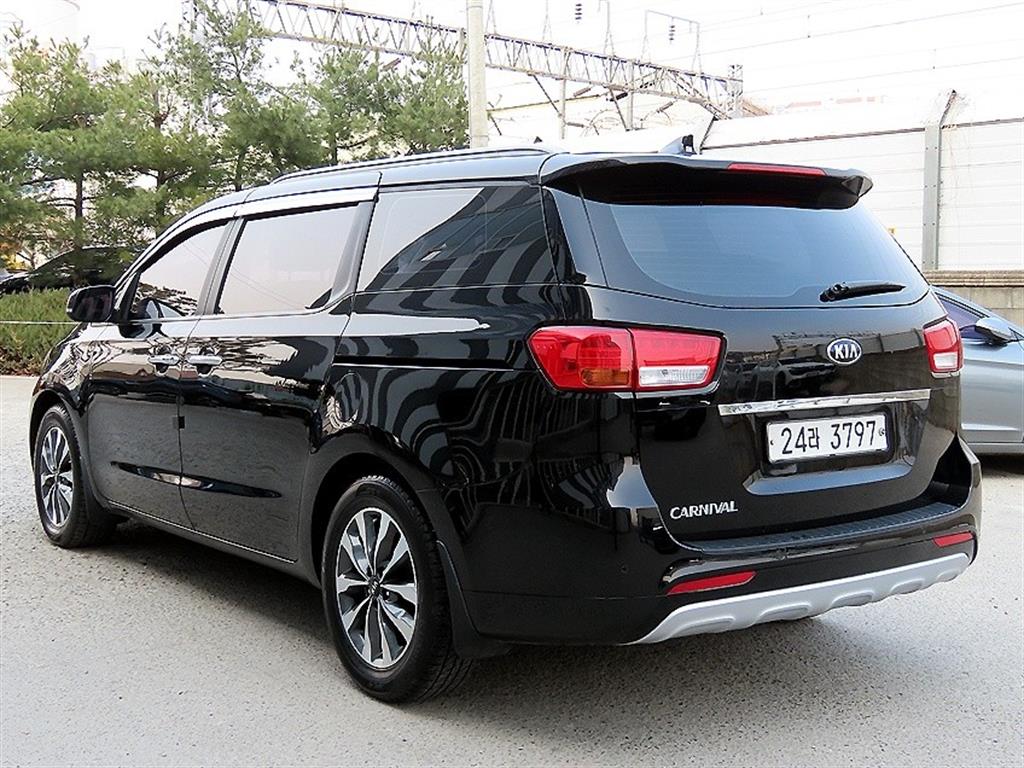 KIA Carnival - Vista 3