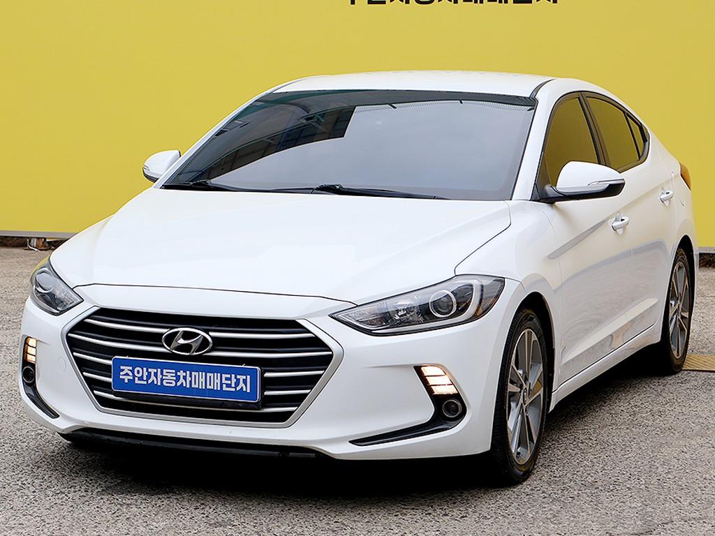 HYUNDAI Avante - Vista 3