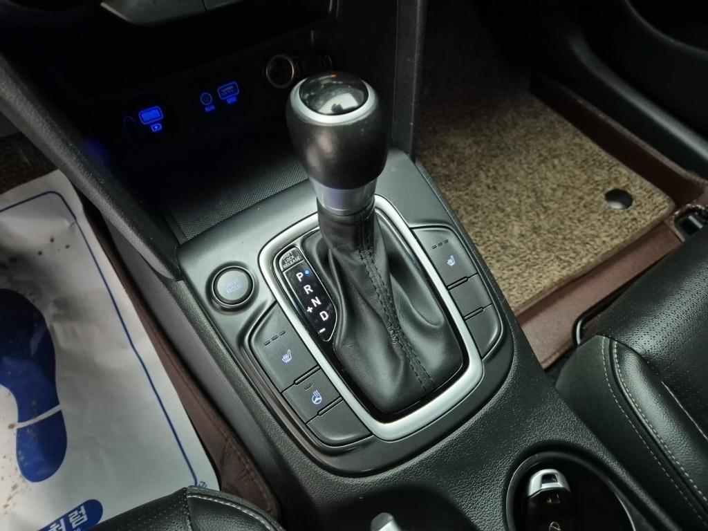 HYUNDAI Kona - Vista 8