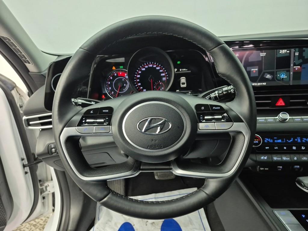 HYUNDAI Avante - Vista 9