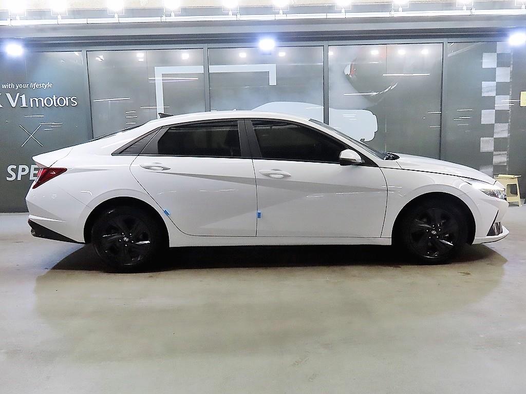 HYUNDAI Avante - Vista 3