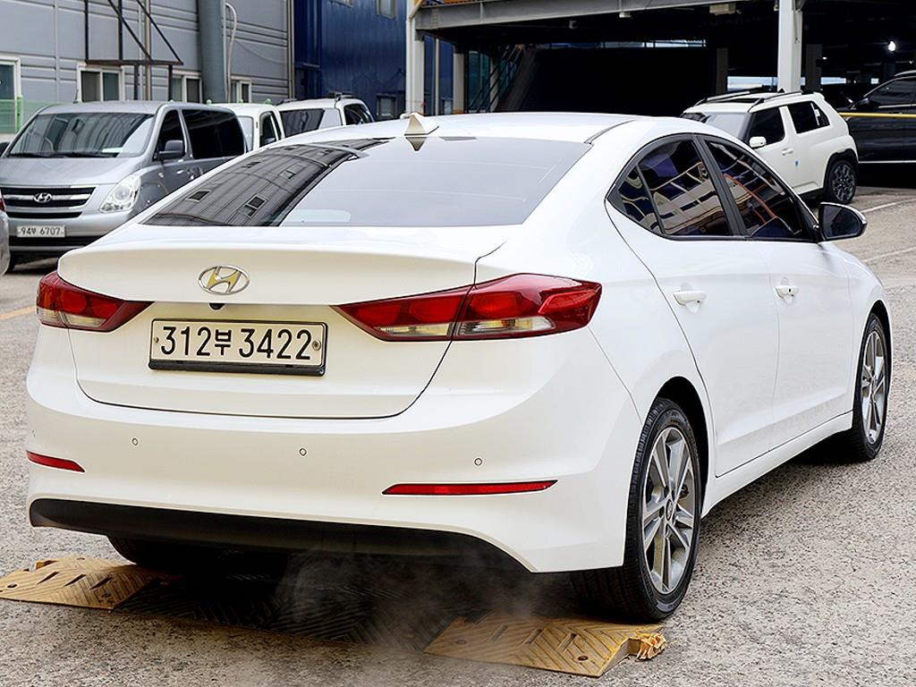 HYUNDAI Avante - Vista 7