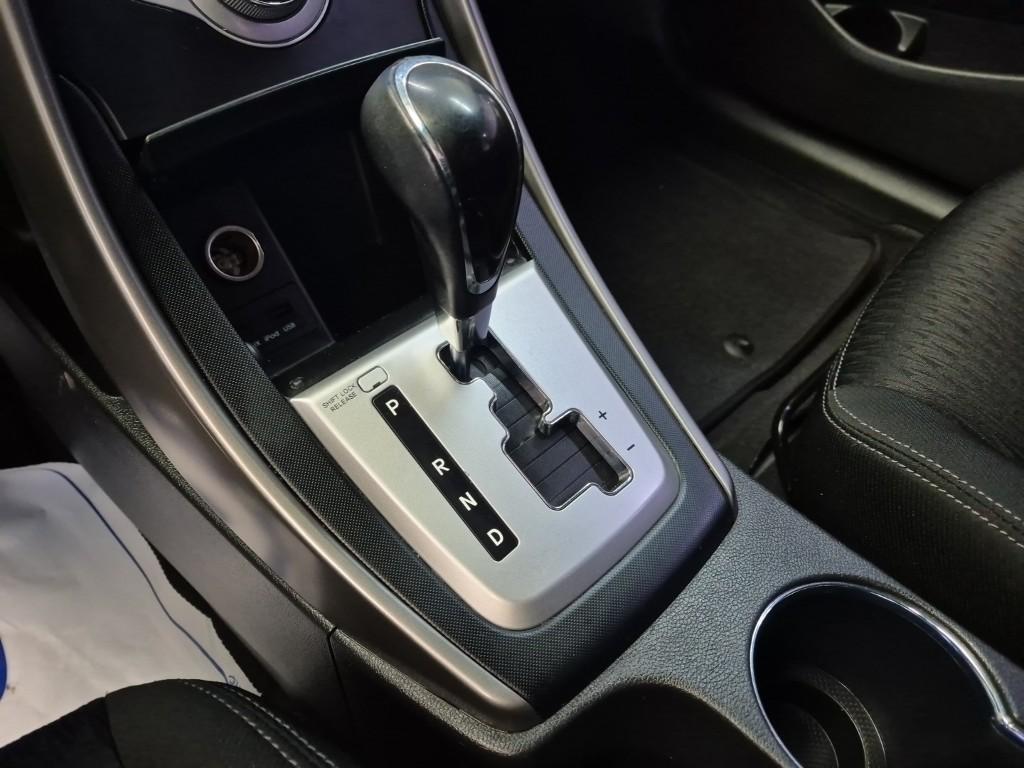 HYUNDAI Avante - Vista 8