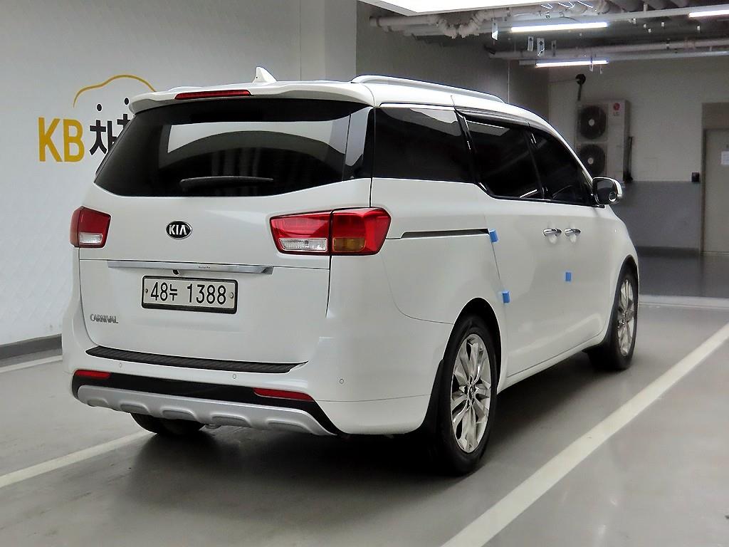 KIA Carnival - Vista 4