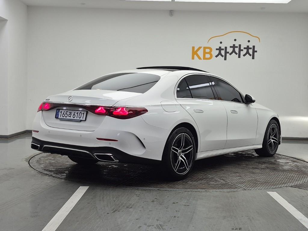 Mercedes Benz E class - Vista 4