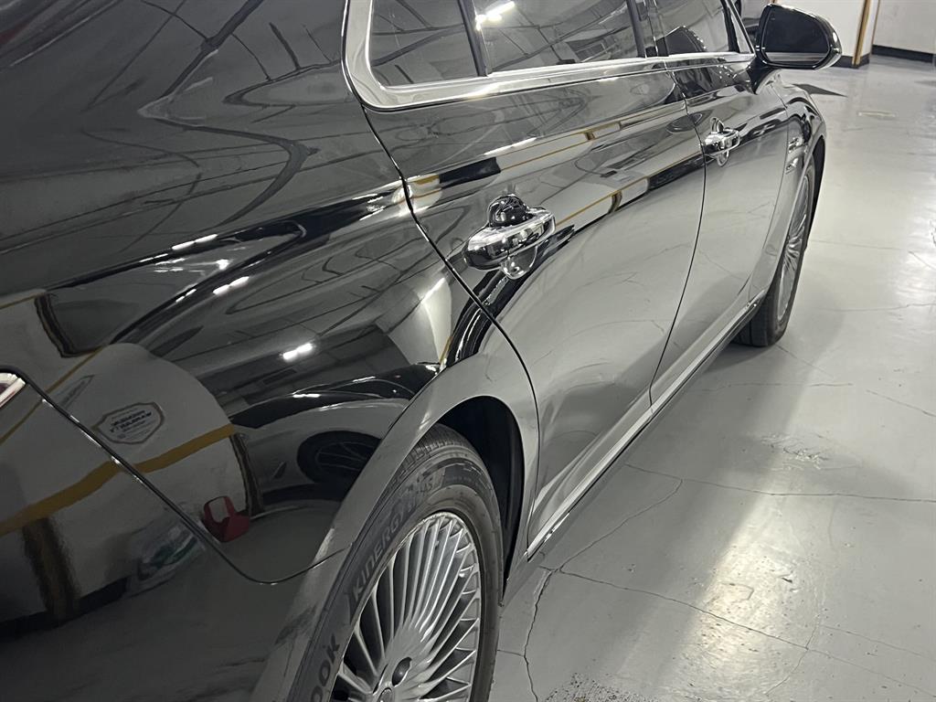 Genesis G90 - Vista 9