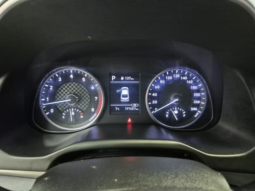 HYUNDAI Avante - Vista 6