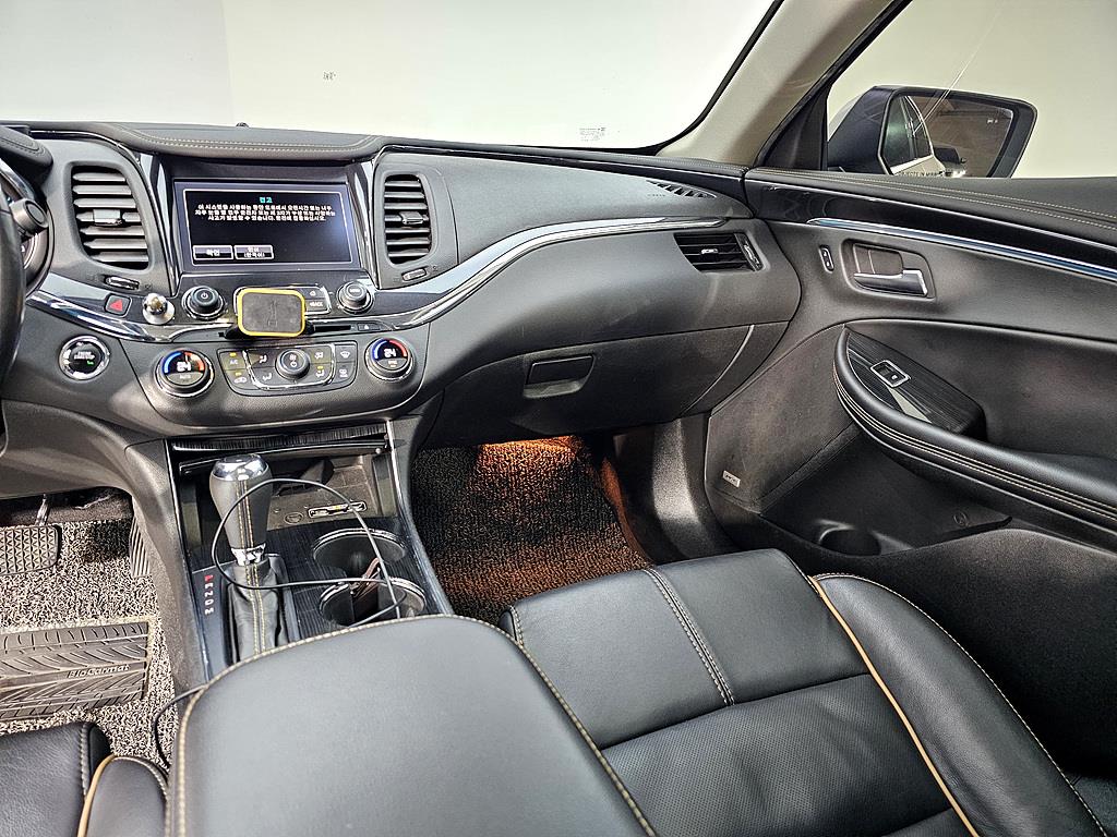 Chevrolet Impala - Vista 10