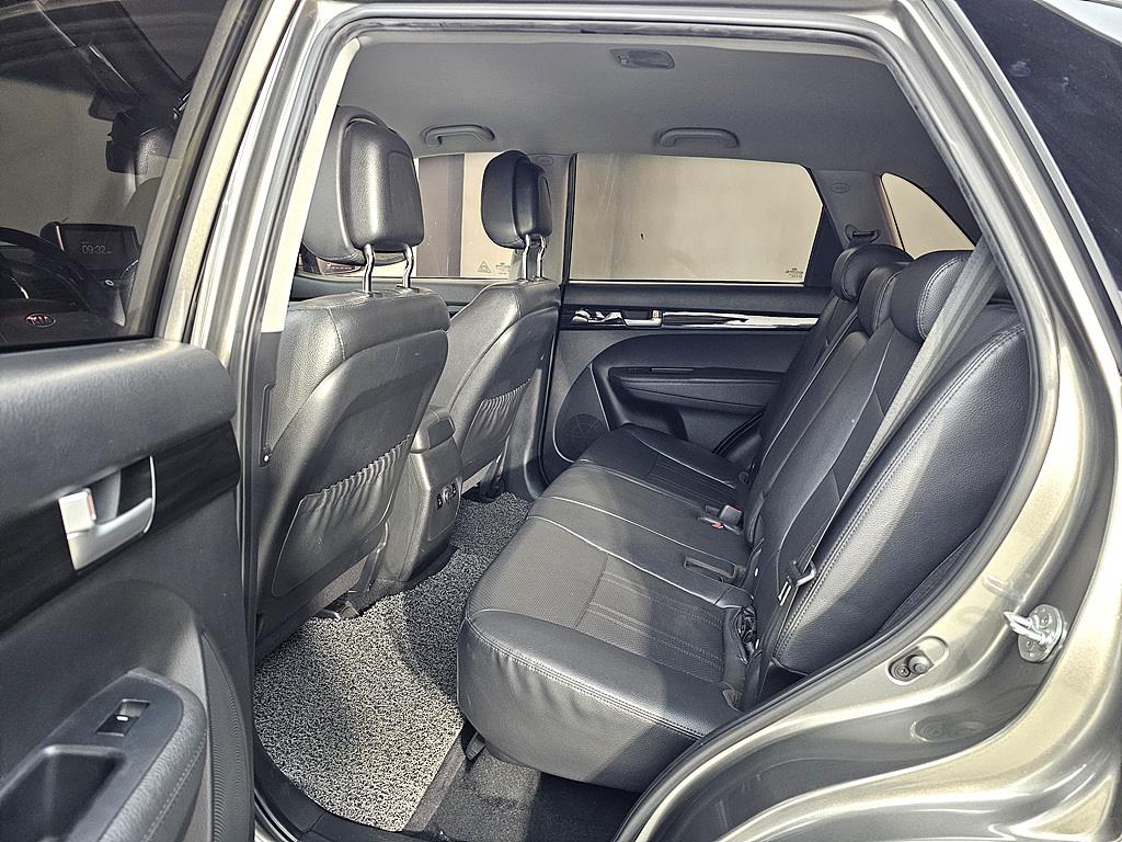 KIA Sorento - Vista 9