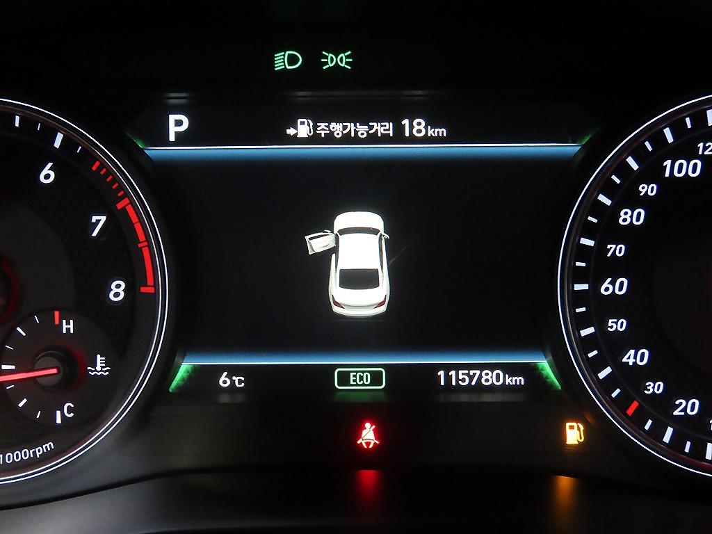 Genesis G70 - Vista 9