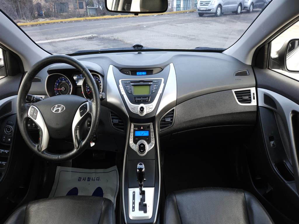 HYUNDAI Avante - Vista 7