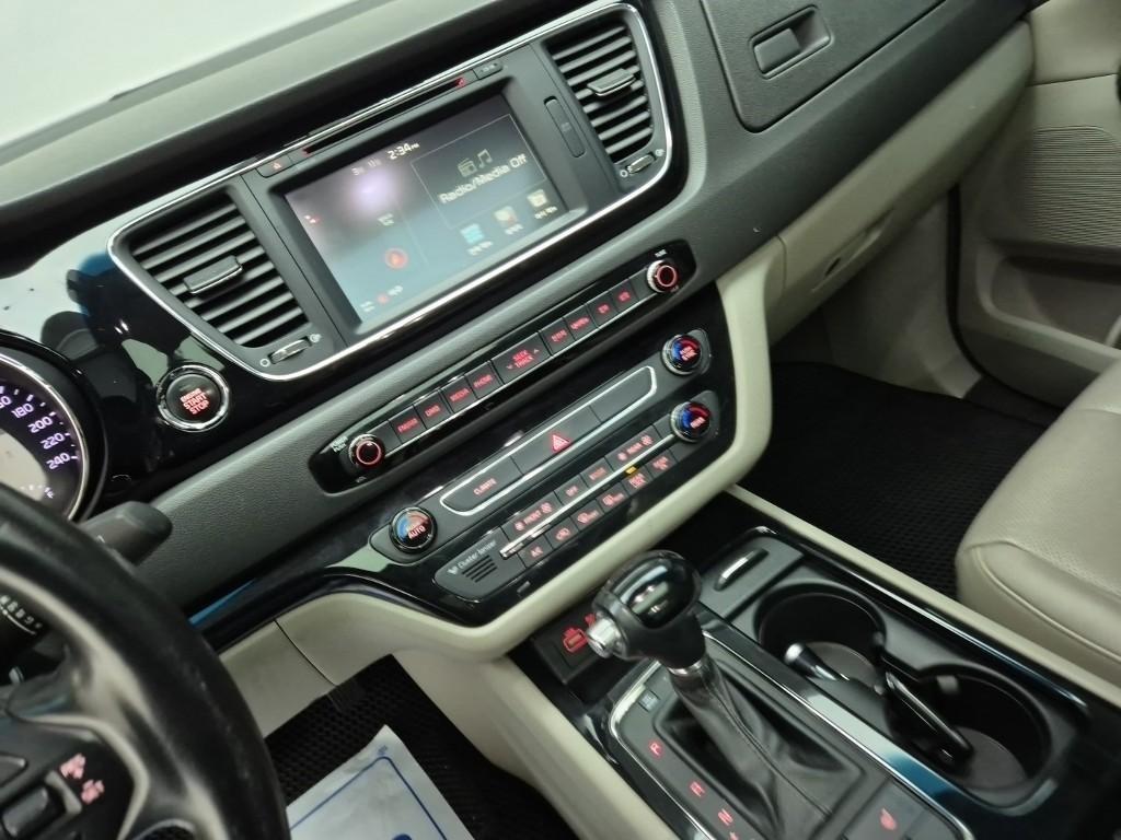 KIA Carnival - Vista 10